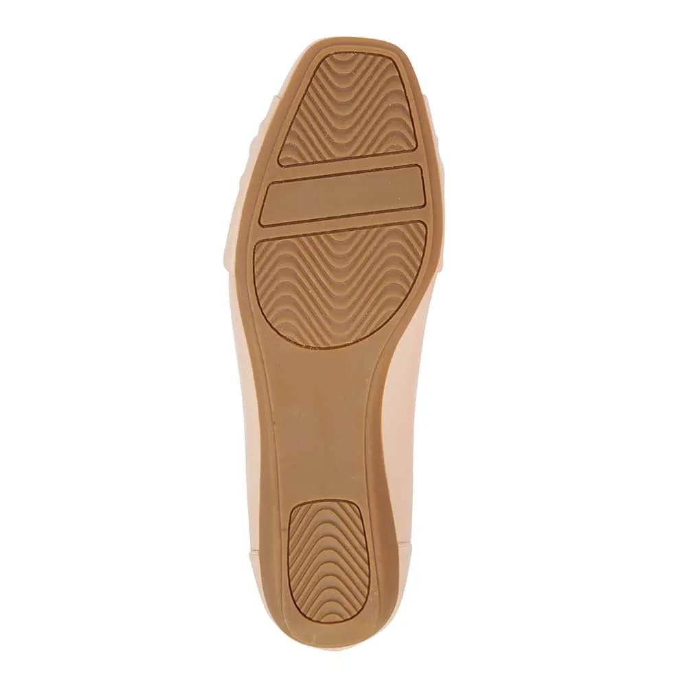 Tammy Flat in Nude Leather