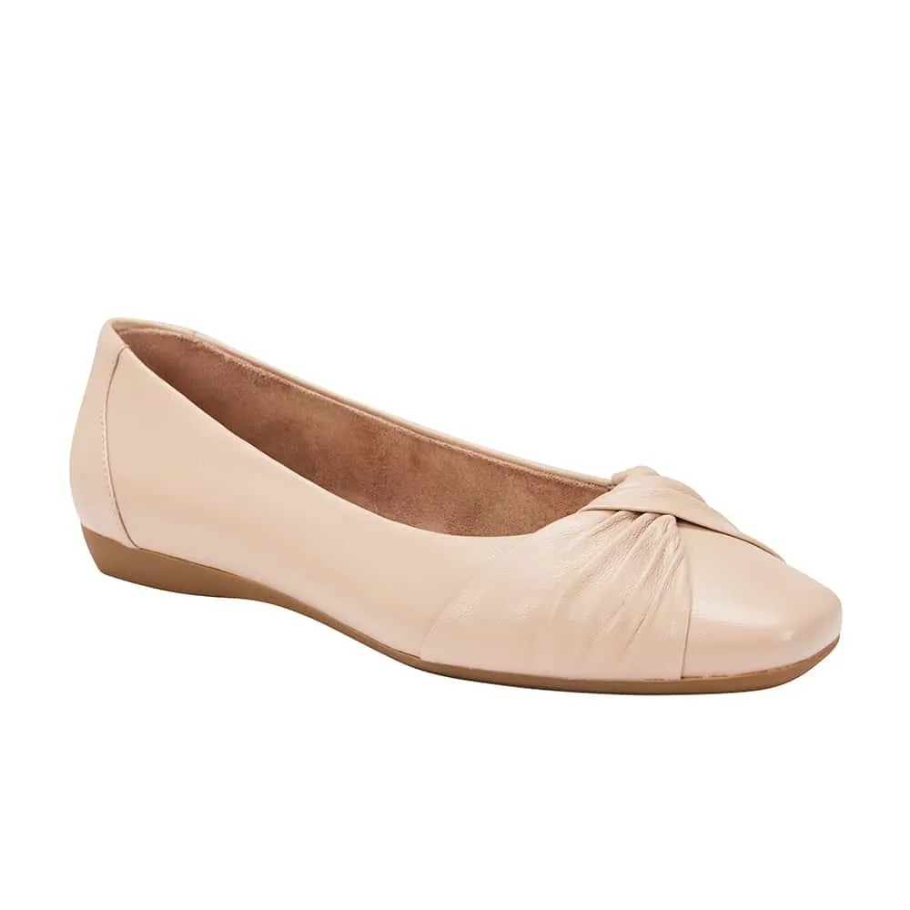 Tammy Flat in Nude Leather