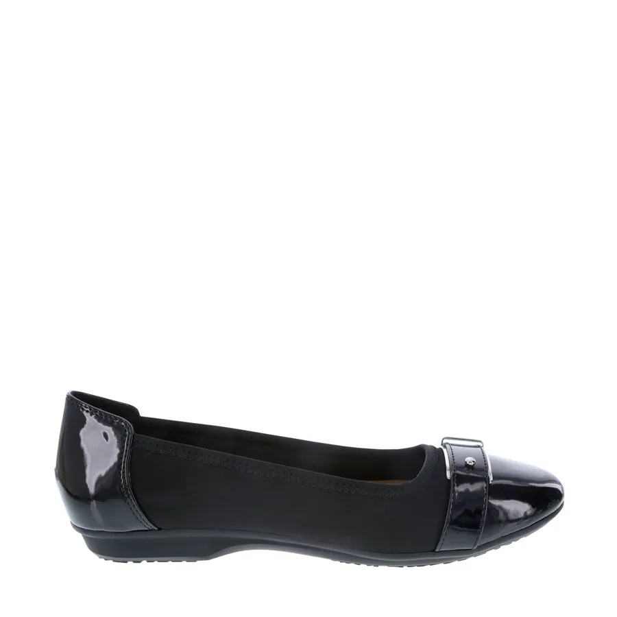 Women's Corey Flat